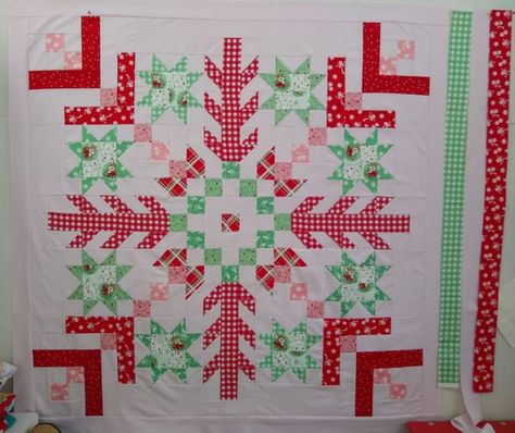 Pat sloan jelly snowflake border talks By Annie Bags, Snowflake Quilts, Snowflake Border, Backing A Quilt, Christmas Quilting Projects, Snowflake Quilt, Christmas Tree Quilt, Christmas Quilting, Mystery Quilt