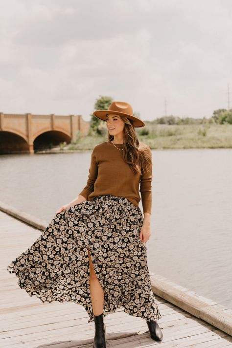 Maxi Skirt Sweater Outfit, Maxi Skirt And Sweater, Floral Midi Skirt Outfit, Maxi Skirt Outfit Fall, Floral Maxi Skirt Outfit, Fall Maxi Skirt Outfits, Cotton Skirt Outfit, Simple Gold Jewelry, Bright Colors Fashion