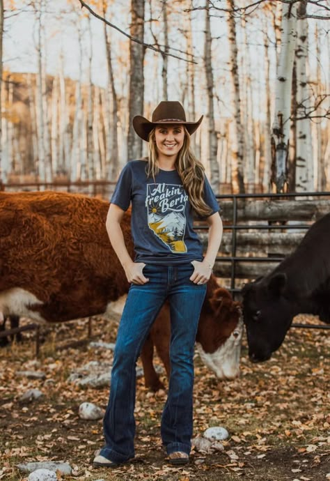 Amber Marshall Wedding, Amy From Heartland, Western Influencer, Cute Country Clothes, Church Dance, Heartland Actors, Horse Senior Pictures, Heartland Amy, Deva Cassel