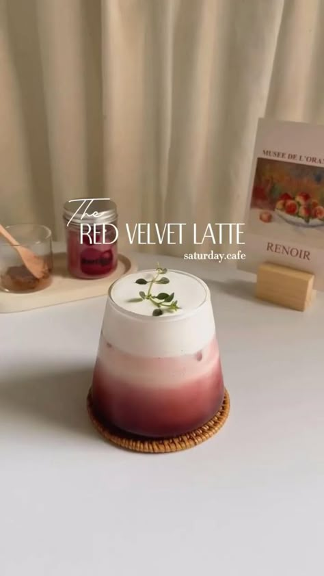 Korean Drinks Recipe, Red Velvet Latte, Speciality Coffee Recipes, Korean Coffee Shop, Korean Coffee, Iced Drinks Recipes, Secret Starbucks Drinks, Matcha Drink, Drink Recipes Nonalcoholic