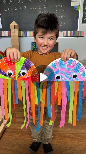 Arda and the Quads on Instagram: "Jelly fish art 

Art and craft activities give kids a sense of achievement and allow them to take pride in their work which builds confidence. Making art is a great, safe way to discover that it’s okay to make mistakes and that getting things ‘wrong’ can lead you to a whole new idea and possibly make things more beautiful.

#homeschool #art #craft #artsandcrafts #kidsart #kidscrafts #kindergarten #kindergartenart #homeschooling #homeschoolmom #homeschoolmama #homeschoolideas #artforkids #earlylearning #earlylearning #earlychildhoodeducation #earlyyears #earlychildhood #earlyyearsideas #earlychildhoodart #earlyyearseducation #earlylearners #playbaselearning #playbasedlearning #play #kindergartenactivities #kindergartencrafts" Art And Craft Activities, Childhood Art, Early Years Educator, Playbased Learning, Kindergarten Crafts, Homeschool Art, Jelly Fish, Kindergarten Art, Play Based