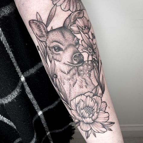 Wildlife Tattoo Women, Floral Deer Tattoo, Deer Tattoo Ideas, Louise Tattoo, Baby Deer Tattoo, Famous Drawings, Fawn Tattoo, Deer Tattoos, Doe Tattoo