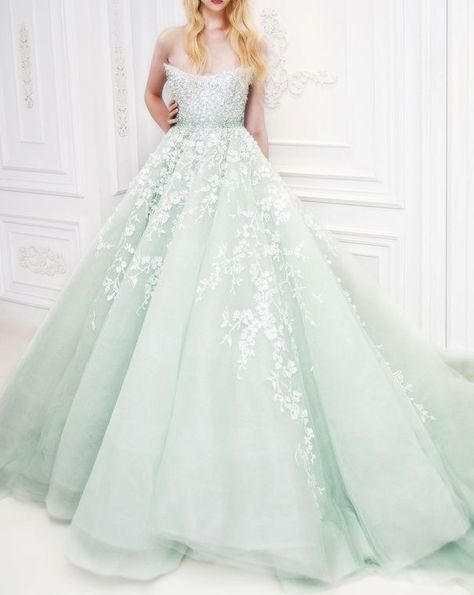 Mint Gown, Green Wedding Dress, Non White Wedding Dresses, Wedding Mint Green, Green Wedding Dresses, Michael Cinco, Mode Tips, Party Mode, Mint Wedding