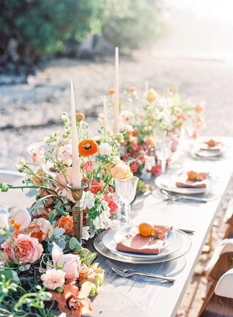 Poppy tablescape Wedding Welcome Table, Summer Reception, Events Decorations, Mediterranean Wedding, Destination Wedding Inspiration, Wedding Inspiration Summer, Floral Table, Hawaiian Wedding, Wedding Tables