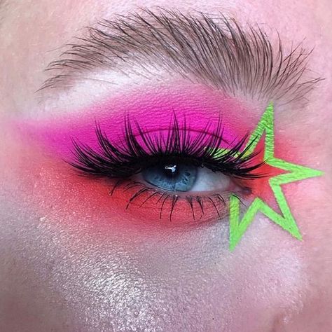 STAR SHOW 🤩🤩 Come through NEON 👏🏻👏🏻 @beautybekky has done it again using our #bloodsugarpalette with #velourliquidlipstick shade ‘Venus… 80s Eye Makeup, 80's Makeup, 1980s Makeup And Hair, 80s Makeup Looks, 80’s Makeup, Makeup Carnaval, 1980s Makeup, Look 80s, Make Up Designs