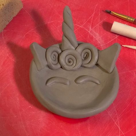 Unicorn Pinch Pot, Clay Unicorn Diy, Air Dry Clay Unicorn, Air Dry Clay Pinch Pot Ideas, Unicorn Clay Art, Easy Pinch Pot Ideas Clay, Clay Products Ideas, Pottery Ideas For Kids, Kids Clay Ideas