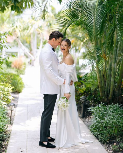 Florida 🤍 Second shot for @sarahtwohillphoto #photo #photographer #wiphotographer #wiweddingphotographer #wisconsinweddingphotographer #floridaweddingphotographer #westpalmbeach #palmbeachphotographer #jupiterfloridaphotographer #luxurywedding #luxuryweddingphotographer Tropical Wedding Photos, Jupiter Florida, Tropical Wedding, West Palm Beach, Florida Wedding, Photography Inspo, Palm Beach, Wedding Photo, Luxury Wedding