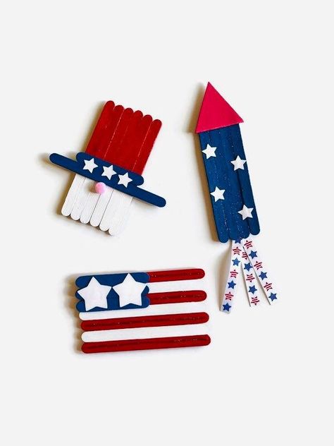 Budget-Friendly 4th of July Craft Ideas for All Ages Easy 4th Of July Crafts, Noah Crafts, June Activities, 4th Of July Craft, July Crafts For Kids, Decor For Events, Fourth Of July Crafts For Kids, Wooden Clothespin Crafts, Fireworks Craft