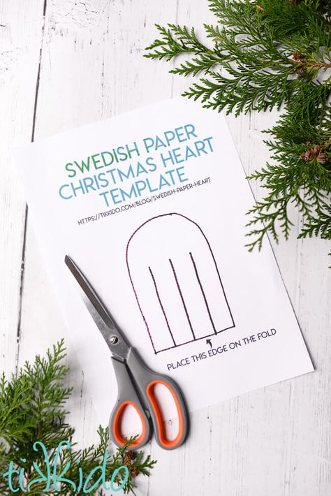 Swedish paper heart template Swedish Heart Ornament, Swedish Felt Heart, Swedish Christmas Crafts For Kids, Woven Heart Craft, Swedish Hearts Pattern, Swedish Christmas Crafts, Swedish Crafts For Kids, Woven Paper Hearts, Ahg Woven