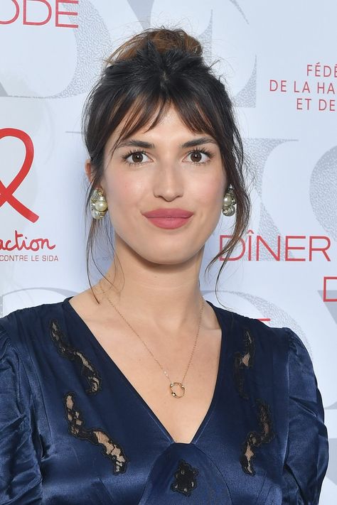 Jeanne Damas Jeanne Damas Hair, Curtain Fringe Long Hair, Wispy Curtain Fringe Long Hair, Fringe Long Hair, Wispy Curtain Fringe, Damas Style, French Girl Hair, Perfect Bangs, Fringe Hair