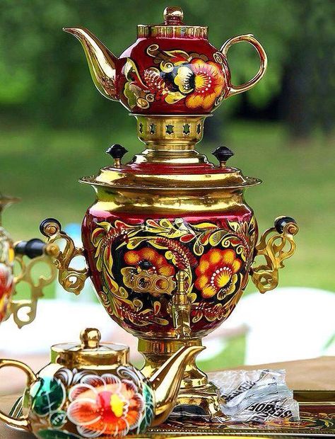 Russian Samovar tea set. Samovar Russian, Russian Samovar, Tea Holder, Russian Tea, Gold Tea, Tea Culture, Yerba Mate, Teapots And Cups, Tea Art