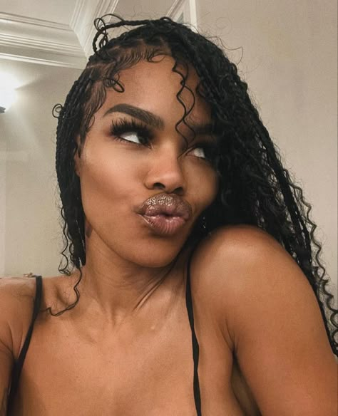 Protective Styles For Short Hair, Protective Hairstyles For Short Hair, Goddess Cornrows, Short Dreadlocks Styles, Styles For Short Hair, Parting Hair, Senegalese Twists, Taylor Outfits, Teyana Taylor