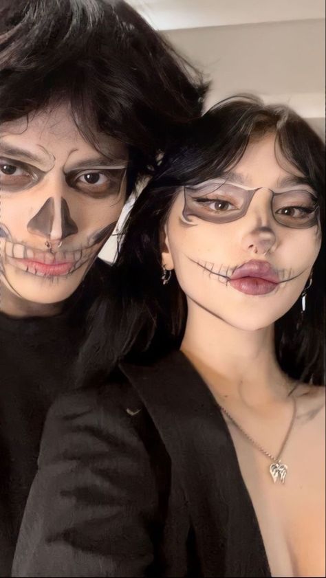 Easy Halloween Costumes For Couples, Aesthetic Faces, Couple Template, Costumes For Couples, Vampire Bride, Jennie Instagram, Skeleton Makeup, Halloween Makeup Pretty, In Relationship