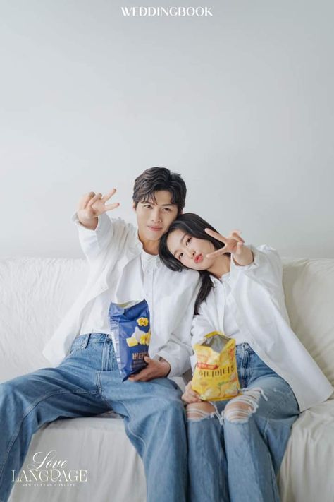 Couple Photoshoot Theme Ideas, Korean Outfits Couple, Indoor Prenup Shoot Outfit, Prewedding Indoor Ideas, White Shirt Blue Jeans Couple Photoshoot, Prewed Studio Casual, Prewedding Outfit Ideas Casual, Casual Prewedding Indoor, Korean Photoshoot Ideas