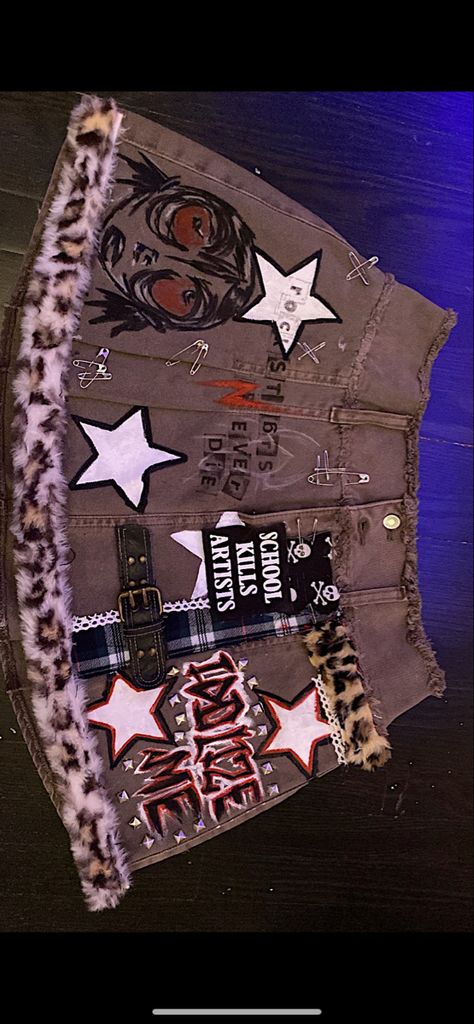 Comfortable Punk Outfits, Clothing Rework Ideas, Y2k Upcycle Clothes, Grunge Thrift Flip, Alternative Upcycle Clothes, Upcycled Skirts Diy, Patch Skirt Diy, Punk Skirt Diy, Diy Upcycling Ideas Clothes