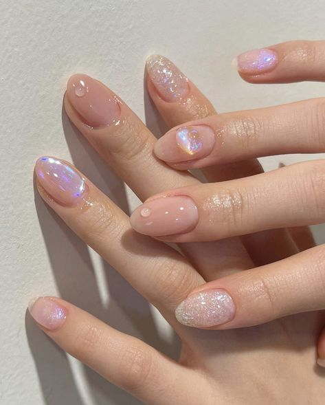 Korean Gel Nails Almond, Jelly Nail Designs Short, Bubble Glass Nails, Korean Neutral Nails, Short Nail Designs Jelly, Jelly Nails Sparkle, Korean Nail Inspiration, Sparkly Korean Nails, Jelly Spring Nails