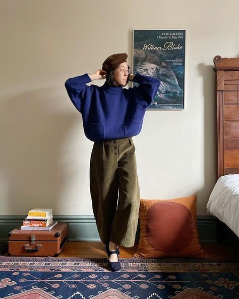 Boxy Fit Cotton Wide-leg Pants, Artsy Cardigan, Erica Kim, Artist Wardrobe, Dressy Casual Outfits, Thrift Fashion, Outfit Formulas, Quirky Fashion, Good Design