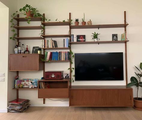 Mid Century Wall Unit With Tv, 70s Shelves, Mid Century Tv Wall, Modern Eclectic Home, Iron Furniture Design, House Bedroom Ideas, Snug Room, Apartment Decorating Living, Shelf Decor Living Room