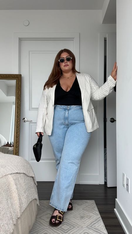 Plus Size Cream Outfits, Wide Leg Plus Size Outfit, Square Pants Outfit Casual, Plus Size French Style, Chubby Girl Fashion, Outfit Edit, Shirred Crop Top, Off Duty Outfits, Curvy Fashionista