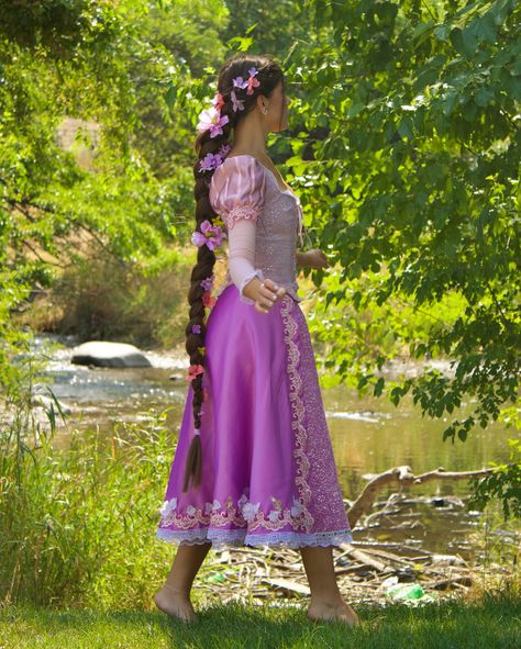 Rapunzel!!! It may have taken me over a month to do a photoshoot but these pictures do NOT disappoint! They turned out so pretty and I am so in love with this dress😭 I debated for days whether I wanted to do some sort of braid or not, and I’m soooo glad I did. It took me probably at least an hour to do but it was worth it! I’ve never been one for wigs, so I made my own Rapunzel braid in my hair color and I’m obsessed. Truly so happy with how everything turned out. 📷 @lorelaisorenson - #ta... Rapunzel Photoshoot, Fall Outfits Office, Alexandra Louise, Rapunzel Outfit, Rapunzel Aesthetic, Autumn Outfits Aesthetic, Rapunzel Braid, College Outfits Fall, Outfit Ideas College