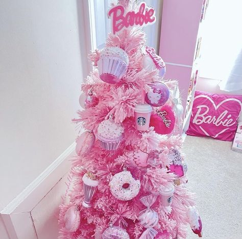 Barbie Christmas Decorations, Girly Christmas Tree, Peppa Pig Christmas, Barbie Christmas Tree, Barbie Christmas Ornaments, Cowgirl Christmas, A Pink Christmas, Barbie Christmas, Frozen Christmas