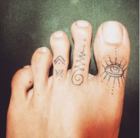 50+ Cute Toe Tattoos For Women (2019) - Page 2 of 5 - Tattoo Ideas 2019 Thai Tattoos For Women, Toe Tattoos For Women, Toe Tattoo, Toe Tattoos, Thick Rings, Hippie Tattoo, Yoga Tattoos, Blackout Tattoo, Girls Tattoo