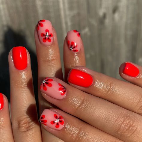 Bright red floral nails. Perfect for summer!! Insta @nailsby_ayla Red Gel Nails Ideas Short, Red Nail Summer Designs, Red Short Nails Ideas Summer, Red Nail Designs For Wedding, Fun Summer Nails Red, Red Nails Ideas Summer, Red Floral Nail Designs, Cute Red Summer Nails, Red Gel Nails Designs Short