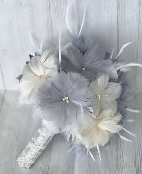 Flower Alternatives: Feathers Feather Wedding Decor, Flower Alternatives, Feather Wedding Decorations, Prom Bouquet, Jade Wedding, Bridal Brooch Bouquet, Wedding Decor Ideas, Feather Decor, Feather Wedding