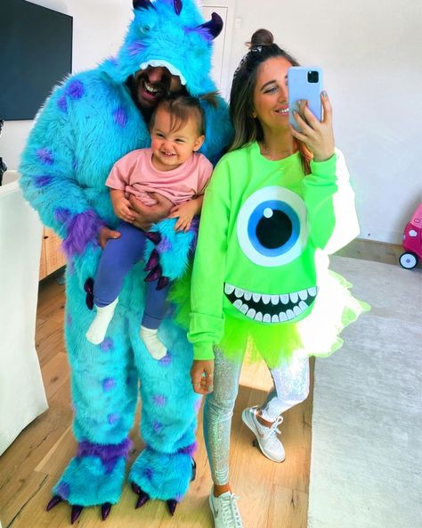 Costume Halloween Famille, Monsters Inc Halloween Costumes, Matching Family Halloween Costumes, Family Themed Halloween Costumes, Dede Raad, First Halloween Costumes, Themed Halloween Costumes, Carnaval Costume