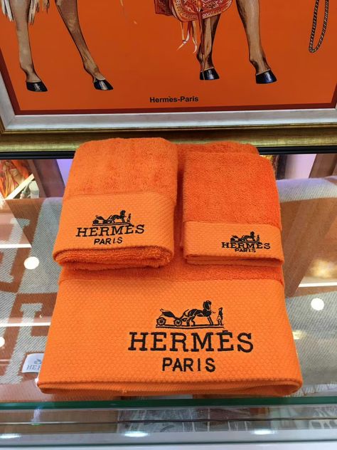 Hermes Home Decor, Hermes Towel, Versace Bathrobe, Logo Paris, Bedroom Glam, Hermes Home, Large Sectional Sofa, Beyonce Outfits, Chanel Art