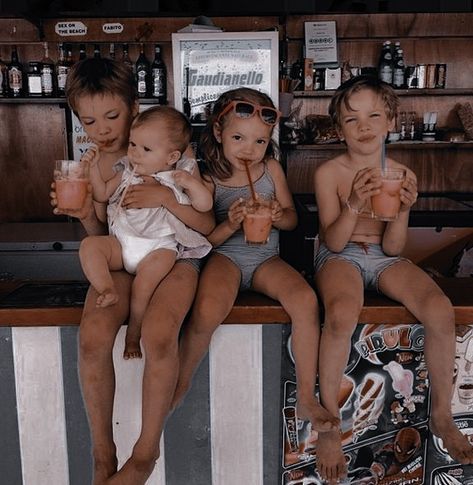 Parenting Goals, Dream Family, Four Kids, Future Mom, Poses References, Young Family, Future Lifestyle, Life Plan, Cute Family