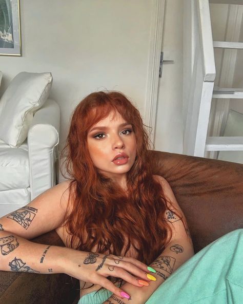 Red Head With Tattoos, Redhead With Tattoos, Yasmine Golotchoglova, Hair Tattoo Girl, Red Hair And Tattoos, Red Hair Tattoos, Shadow Book, Red Hair Green Eyes, Mahogany Hair