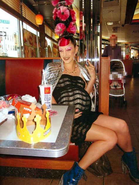 Haute Mess (plus 4 gifs from Vogue.it website) (Vogue Italia) Guinevere Van Seenus, Audrey Kitching, Abbey Lee Kershaw, Haute Mess, Daphne Groeneveld, Lindsey Wixson, Jessica Stam, Karen Elson, Joan Smalls