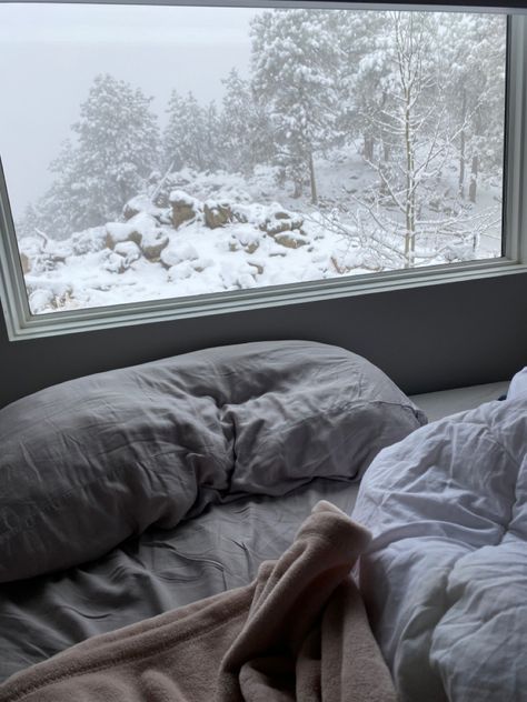 Snow Bedroom Aesthetic, Cold Cozy Aesthetic, Snowy Bedroom Aesthetic, Cozy Winter Bed, Winter Window Aesthetic, Winter Room Ideas, Winter Room Aesthetic, Winter Bedroom Ideas, Winter Bedrooms