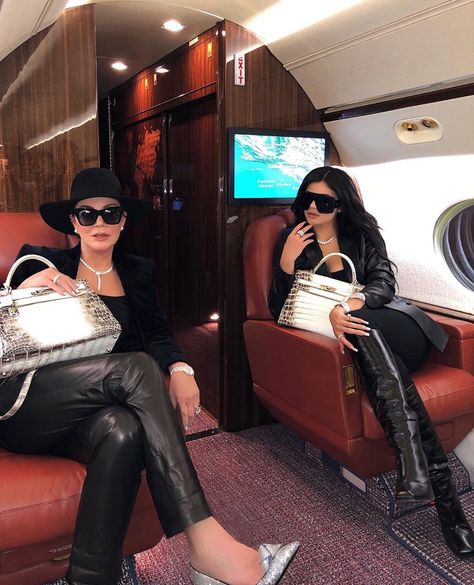 Boss up with ya mama, that’s how i’m tryna be!!! Stylizacje Kylie Jenner, Look Kylie Jenner, Marian Rivera, Looks Kylie Jenner, Trajes Kylie Jenner, Estilo Kylie Jenner, Robert Kardashian, Kylie Jenner Outfits, Rich Girl Lifestyle