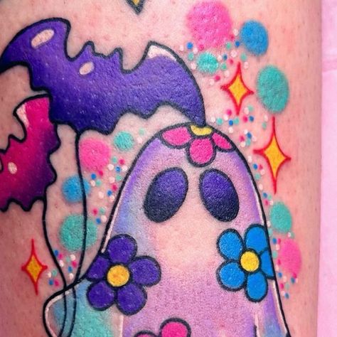 Kassidy Autumn on Instagram: "Ghosty for Emily today 👻 #tattoo#ghost#ghosttattoo#halloween#halloweentattoo#battattoo#bat#colortattoo#pastel#pasteltattoo#kawaii#cutetattoo#cincinnati" Ghost Holding Heart Balloon Tattoo, Ghost And Bat Tattoo, Halloween Heart Tattoo, Colorful Halloween Tattoos, Girly Ghost Tattoo, Kawaii Halloween Tattoo, Girly Halloween Tattoos, Bat Tattoo Cute, Kawaii Tattoo Sleeve