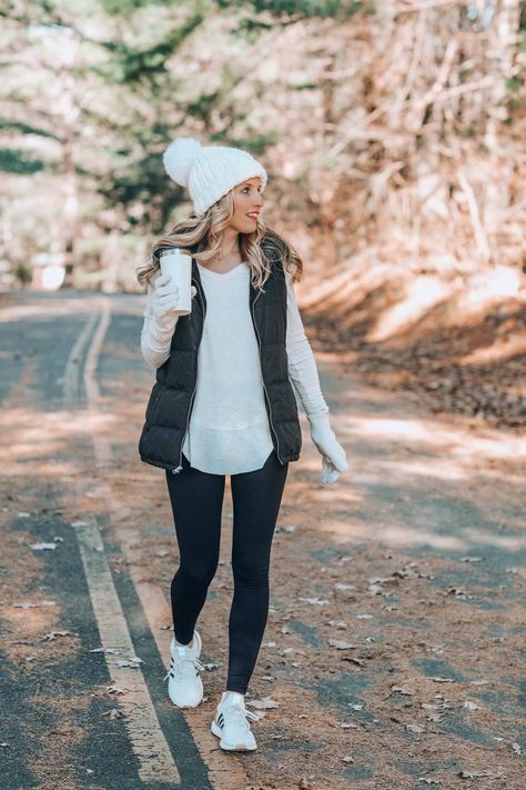 Look Grunge, Look Legging, Winter Outfits Cold, Legging Outfits, Cute Winter Outfits, Cold Weather Outfits, Athleisure Outfits, Black Vest, Cute Fall Outfits