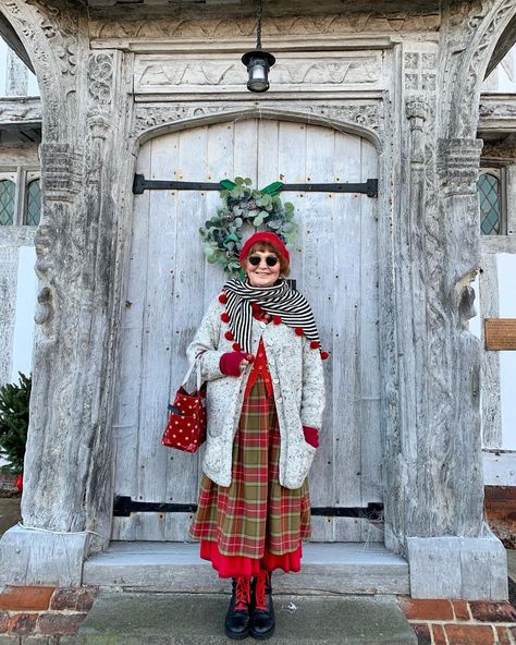 Grandma Skirt Outfits, Eclectic Grandma Fashion, Granny Chic Fashion Advanced Style, Eccentric Grandma, Grandma Core Fashion, English Eccentric, Granny Chic Fashion, Grandma Clothes, Winter Dressing