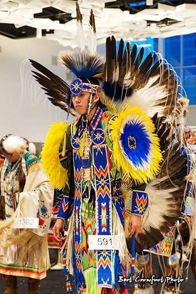 American Indian Clothing, Native Outfits, Native American Dance, Powwow Regalia, Native American Regalia, Native American Images, Native American Artwork, Native American Photos, Indigenous Americans