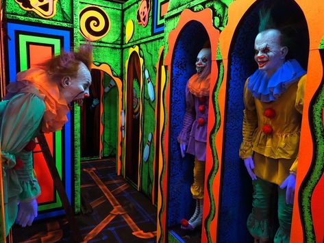 Paint cardboard to look like clown images inside a funhouse mirror Clown Mouth Entrance To Fun House, Funhouse Mirror Diy, Scary Funhouse Ideas, Clown Maze Ideas, Scary Clown Room, Creepy Funhouse, Haunted House Clown, Haunted House Clown Room Ideas, Haunted Clown House Ideas