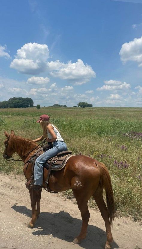 Horseback Riding Western, Save A Horse Ride A Cowboy Aesthetic, Michelle Randolph, Western Horse Riding, Foto Cowgirl, Horseback Riding Outfits, Horse Riding Outfit, Useful Gifts, Cowboy Baby