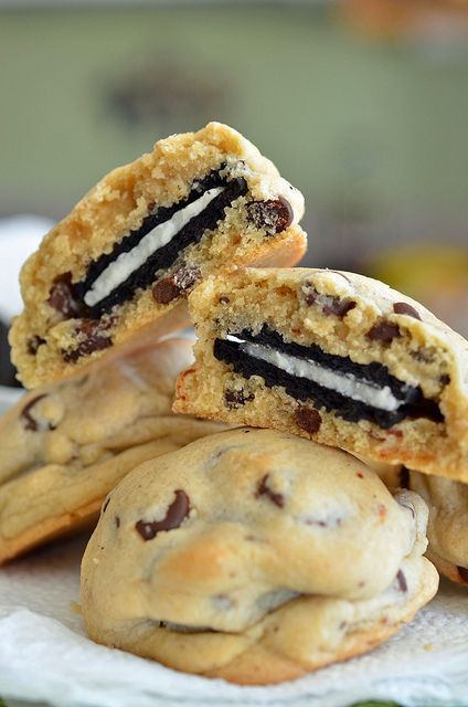 Stuffed Chocolate Chip Cookies, Oreo Stuffed Chocolate Chip Cookies, Pudding Desserts, Good Eat, Think Food, Yummy Food Dessert, Food Cravings, I Love Food, Junk Food