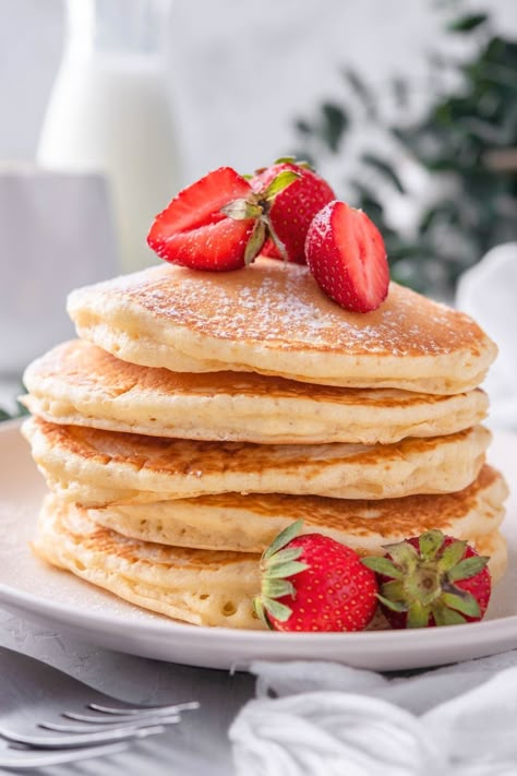 If you're looking for the best single serve pancake recipe you've found it. This recipe makes the perfect amount of pancakes for one... Small Batch Pancake Recipe, Recipes For 1 Person, One Waffle Recipe, Better Homes And Gardens Recipes, Super Fluffy Pancakes, Quick Snack Recipes, Single Serve Recipes, Easy Lemonade, Easy Lemonade Recipe