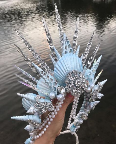 Sea Shell Crowns, Mermaid Shell Crown, Winter Mermaid Costume, Mermaid Crown Aesthetic, Mermaid Head Piece, Kostum Mermaid, Sea Queen Costume, Polynesian Mermaid, Mermaid Crown Diy