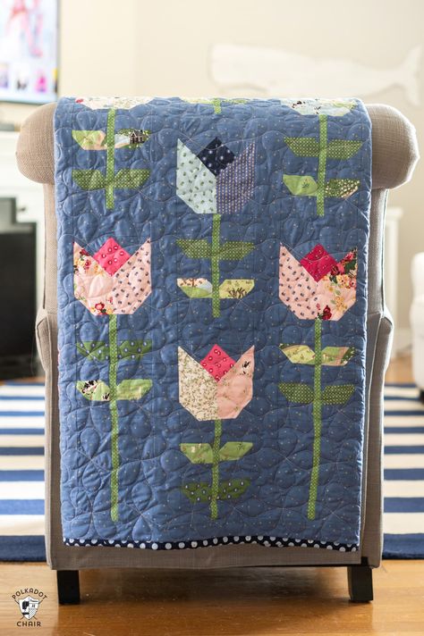 Tailored Tulips Quilt & Quilt Along Tulip Quilt Block Pattern Free, Tulip Quilts, Quilts Using Fat Quarters, Tulip Quilt, Moda Fabric Quilts, Flower Quilt Patterns, Spring Quilts, Flower Quilts, Costume Sewing Patterns