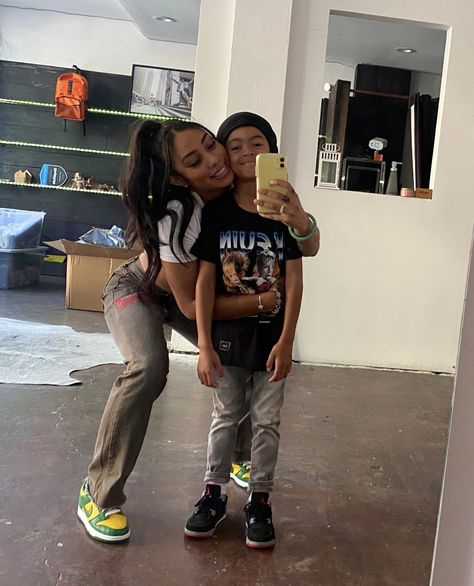 Mommy Son Pictures, Mom And Son Outfits, Mother Son Photos, Mommy And Baby Pictures, Baby Boy Outfits Swag, Mom Dad Baby, Luxury Lifestyle Fashion, Moms Goals, Mommy Goals