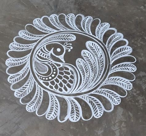 Alpona Design Circle, Rangoli With White Colour, Rangoli Designs With White Colour, Rangoli Designs With Paint Colours, Rangoli Circle Designs, Rangoli Designs Circle, White Rangoli Design Simple, Rangoli Designs White, Circle Rangoli Design