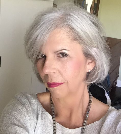 Makeup Tips and Tricks for Mature Women with Gray Hair - Cindy Hattersley Design Makeup Colors For Blue Eyes, Colors For Gray Hair, Women With Gray Hair, Burgundy Hair Dye, Cindy Hattersley, Ageing Gracefully, Makeup Tips And Tricks, Makeup For Older Women, Prom Eye Makeup