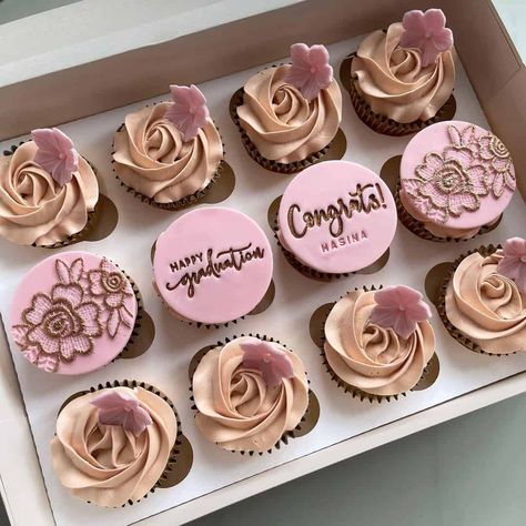 Graduate Cupcakes Ideas, College Cupcakes Ideas, Simple Graduation Cupcakes, Graduation Cupcakes Pink, College Graduation Cake Ideas For Women, Cupcake Graduation Ideas, Cupcakes For Graduation Party, Grad Cakes For Girls High Schools, Pink Graduation Cupcakes