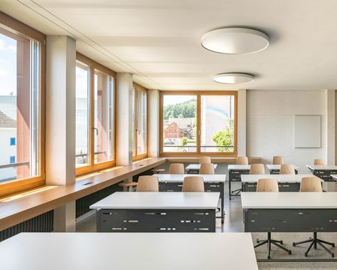 Gallery of Bazenheid Primary School / Schwabe Suter Architekten - 12 Classroom Architecture, Primary School Classroom, Classroom Interior, School Building Design, Tuition Centre, Study Vibes, Wooden Facade, Public Space Design, School Interior